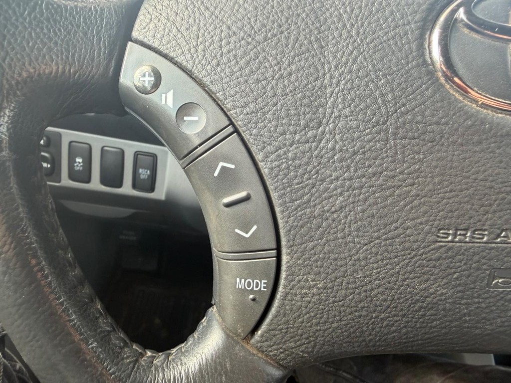 Toyota Tacoma Vehicle Full-screen Gallery Image 19