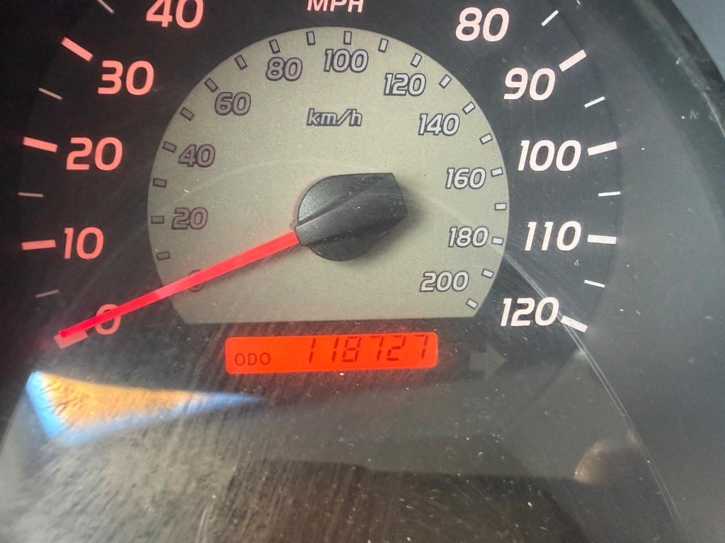 Toyota Tacoma Vehicle Full-screen Gallery Image 20