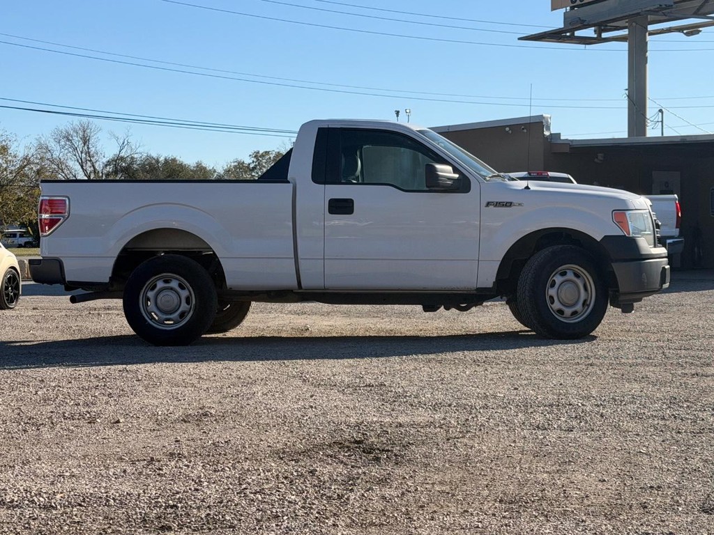 Ford F-150 Vehicle Full-screen Gallery Image 2