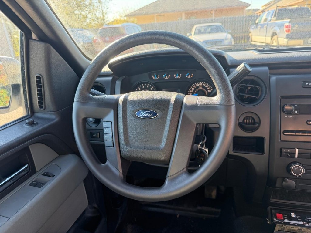 Ford F-150 Vehicle Full-screen Gallery Image 11