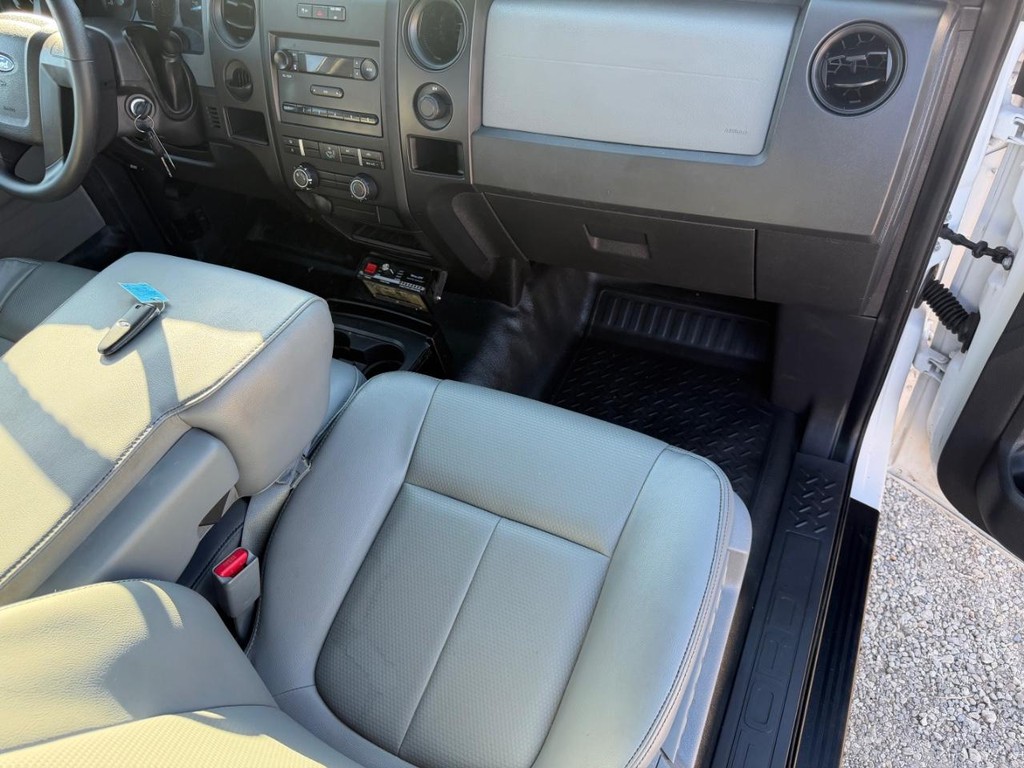 Ford F-150 Vehicle Full-screen Gallery Image 13