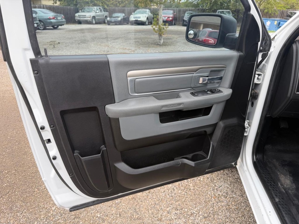 Ram 1500 Vehicle Full-screen Gallery Image 15