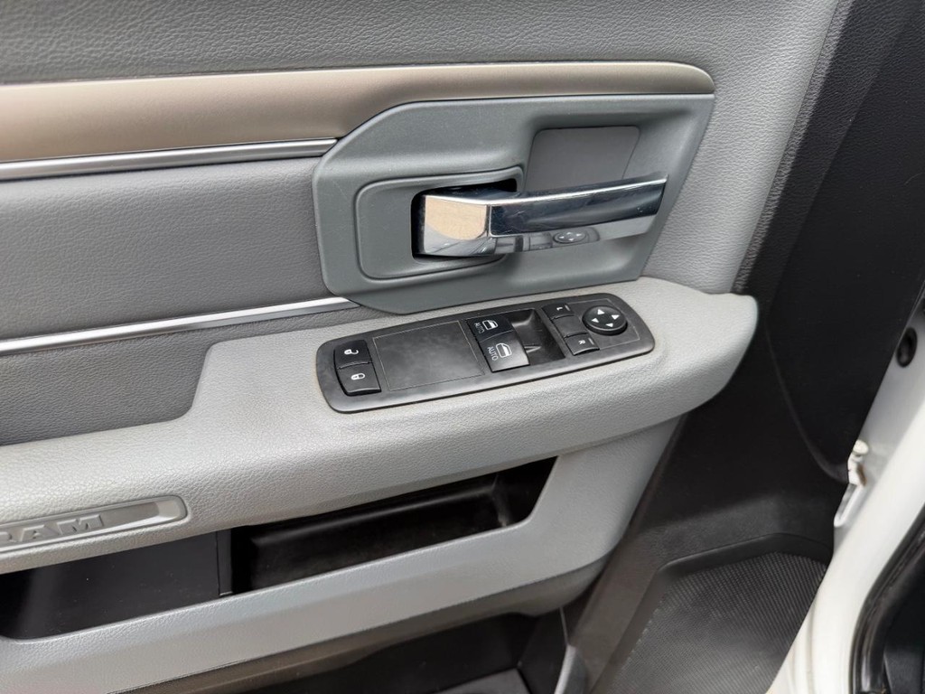 Ram 1500 Vehicle Full-screen Gallery Image 16