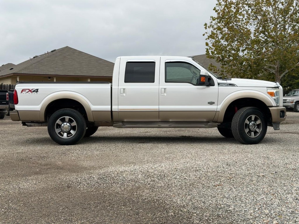 Ford Super Duty F-250 SRW Vehicle Full-screen Gallery Image 2