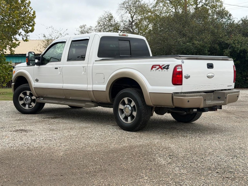 Ford Super Duty F-250 SRW Vehicle Full-screen Gallery Image 5