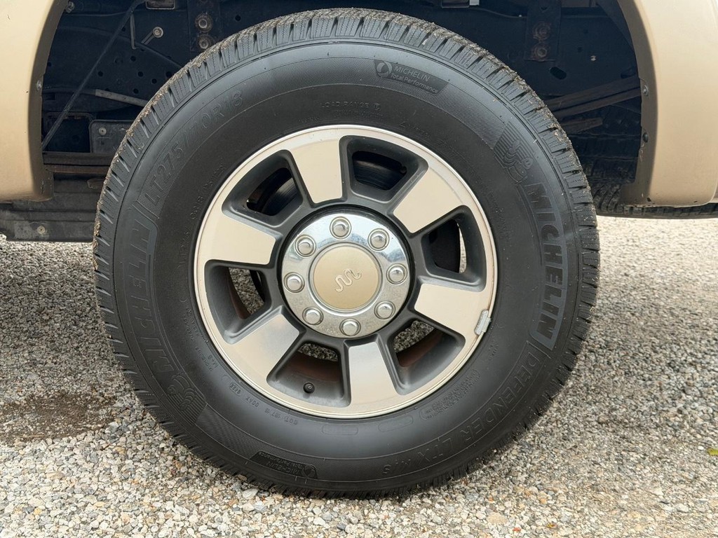 Ford Super Duty F-250 SRW Vehicle Full-screen Gallery Image 6