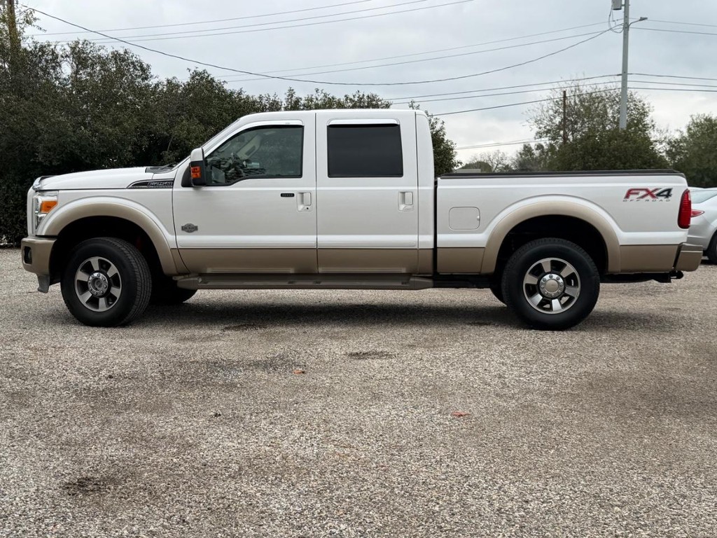 Ford Super Duty F-250 SRW Vehicle Full-screen Gallery Image 7