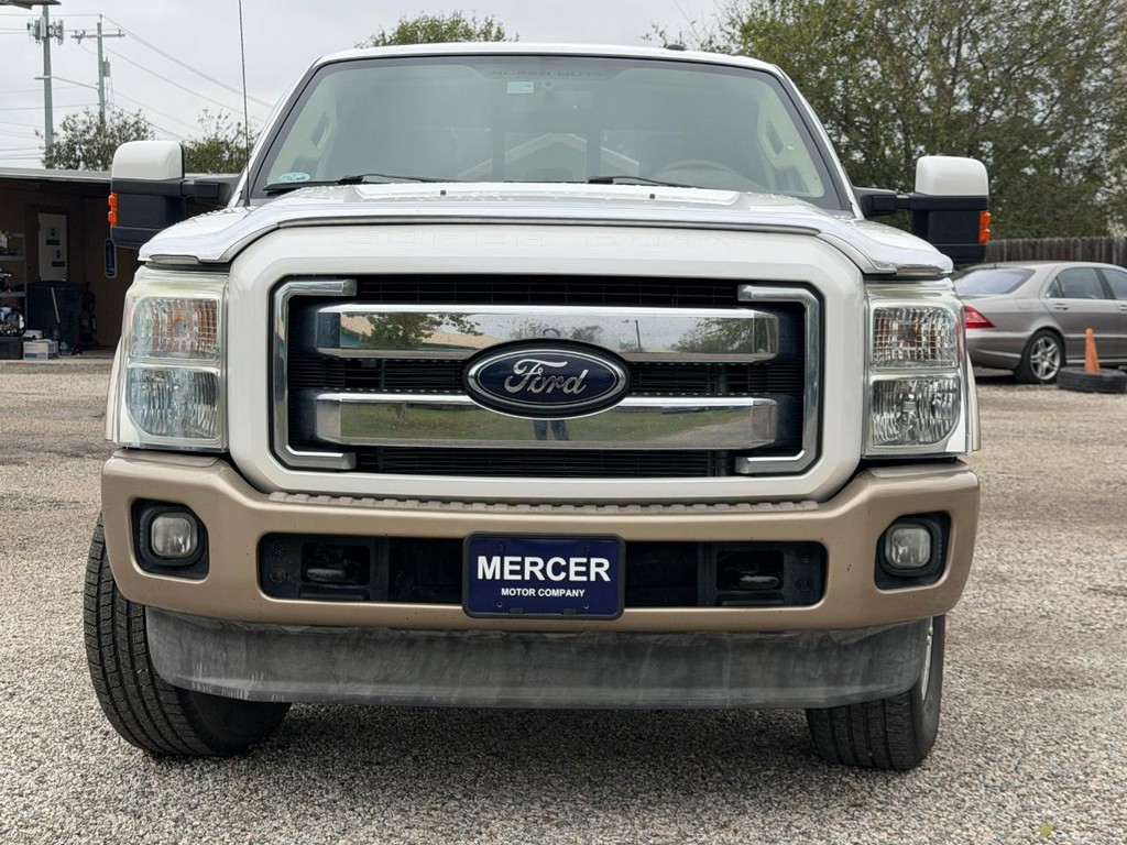 Ford Super Duty F-250 SRW Vehicle Full-screen Gallery Image 9