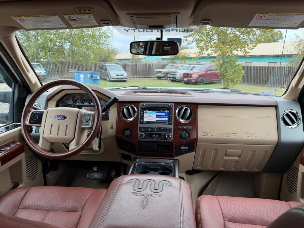 Ford Super Duty F-250 SRW Vehicle Full-screen Gallery Image 11