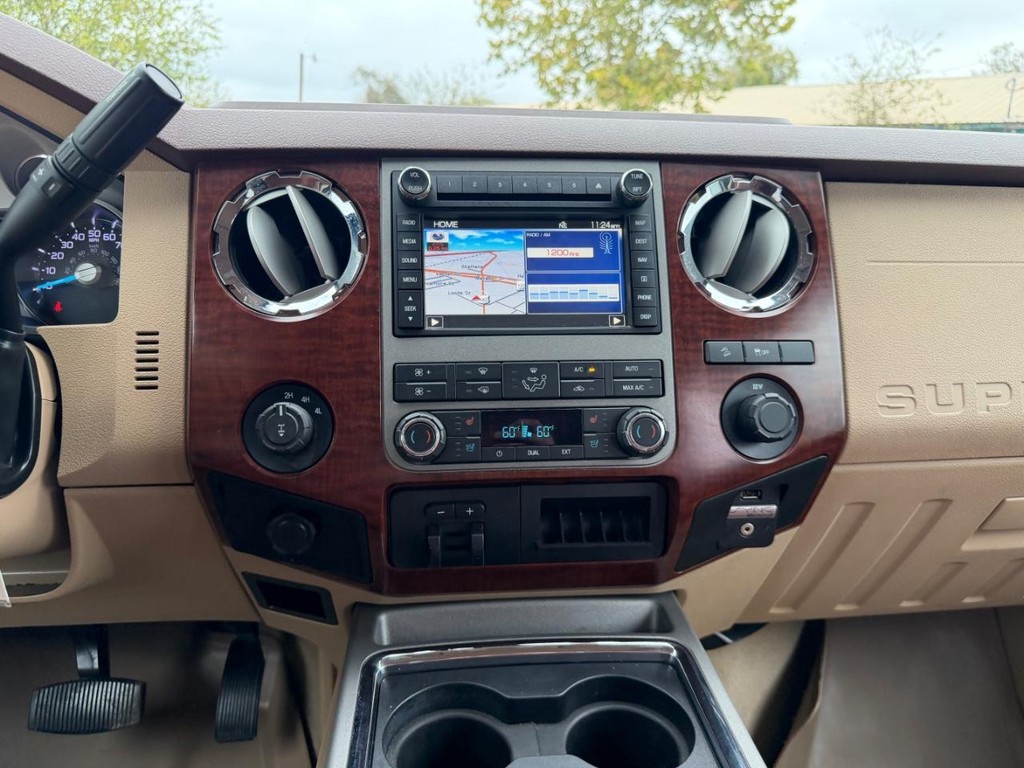 Ford Super Duty F-250 SRW Vehicle Full-screen Gallery Image 13