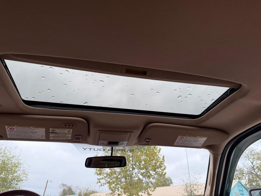 Ford Super Duty F-250 SRW Vehicle Full-screen Gallery Image 14