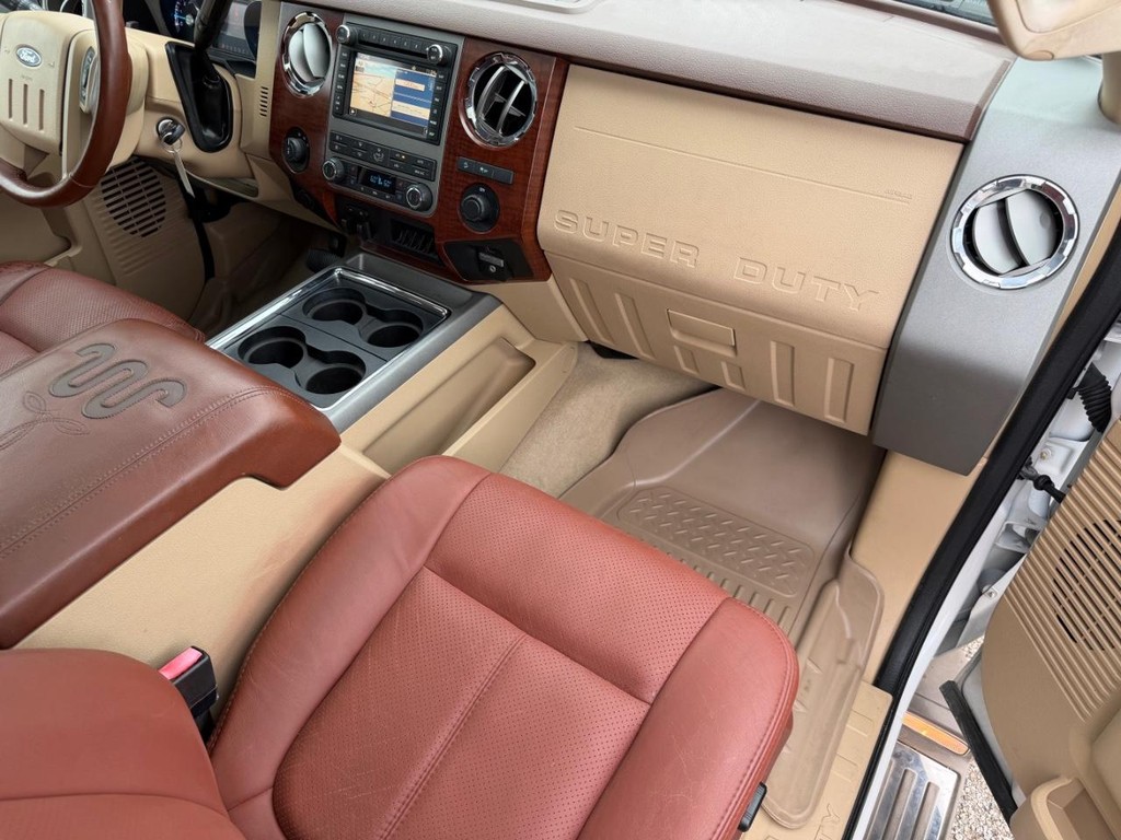 Ford Super Duty F-250 SRW Vehicle Full-screen Gallery Image 15