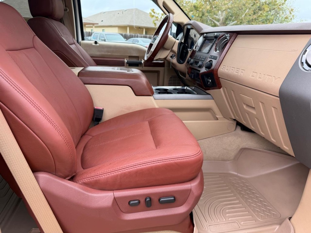 Ford Super Duty F-250 SRW Vehicle Full-screen Gallery Image 16