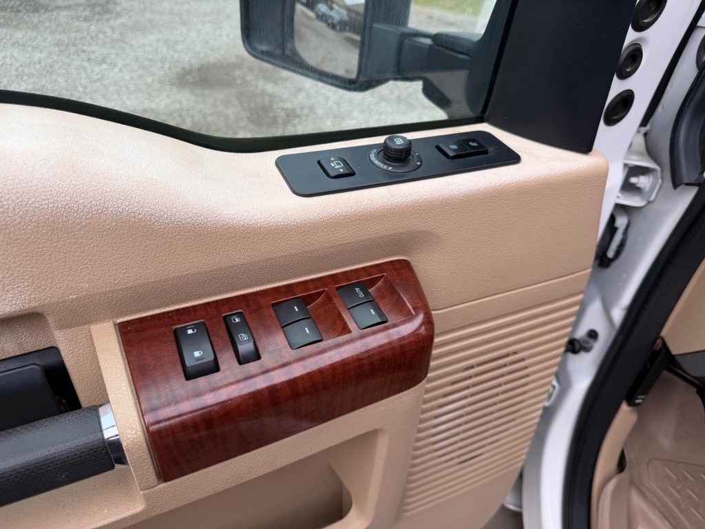 Ford Super Duty F-250 SRW Vehicle Full-screen Gallery Image 20