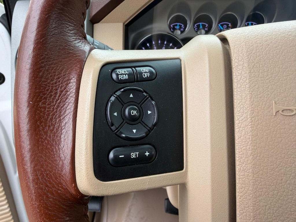 Ford Super Duty F-250 SRW Vehicle Full-screen Gallery Image 21