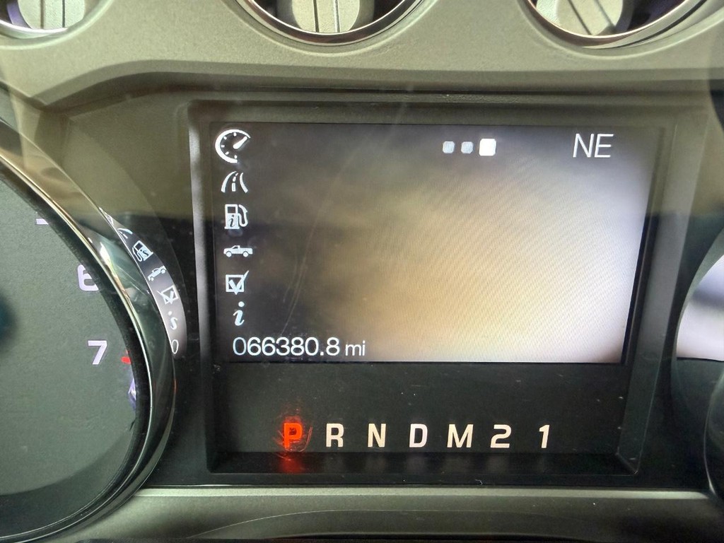 Ford Super Duty F-250 SRW Vehicle Full-screen Gallery Image 23