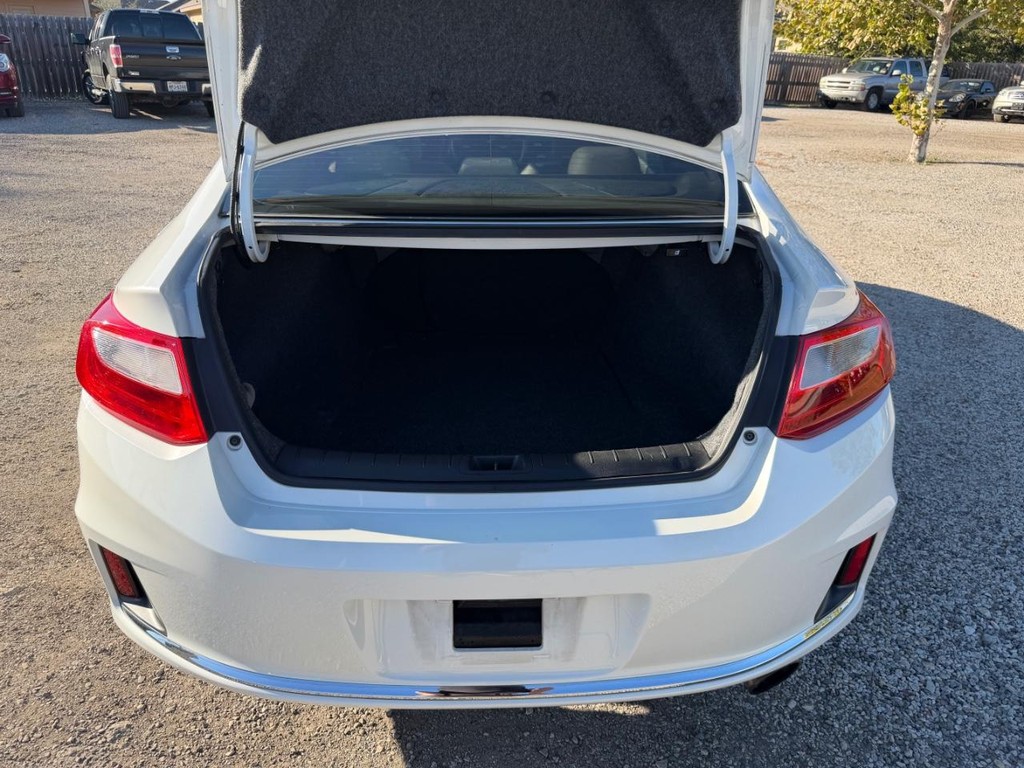 Honda Accord Coupe Vehicle Full-screen Gallery Image 5