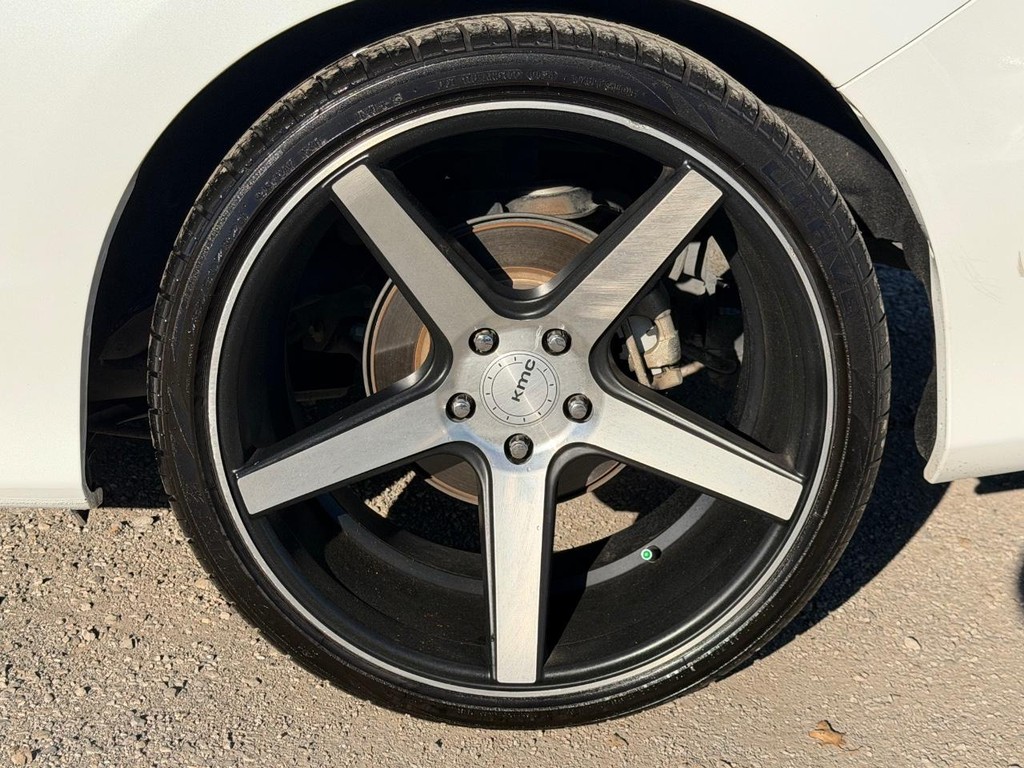 Honda Accord Coupe Vehicle Full-screen Gallery Image 7