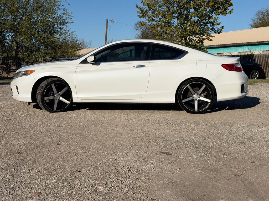 Honda Accord Coupe Vehicle Full-screen Gallery Image 8