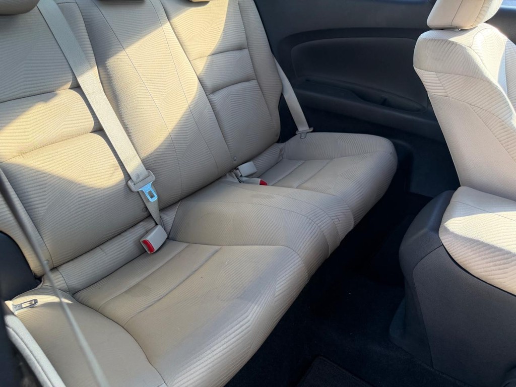 Honda Accord Coupe Vehicle Full-screen Gallery Image 11