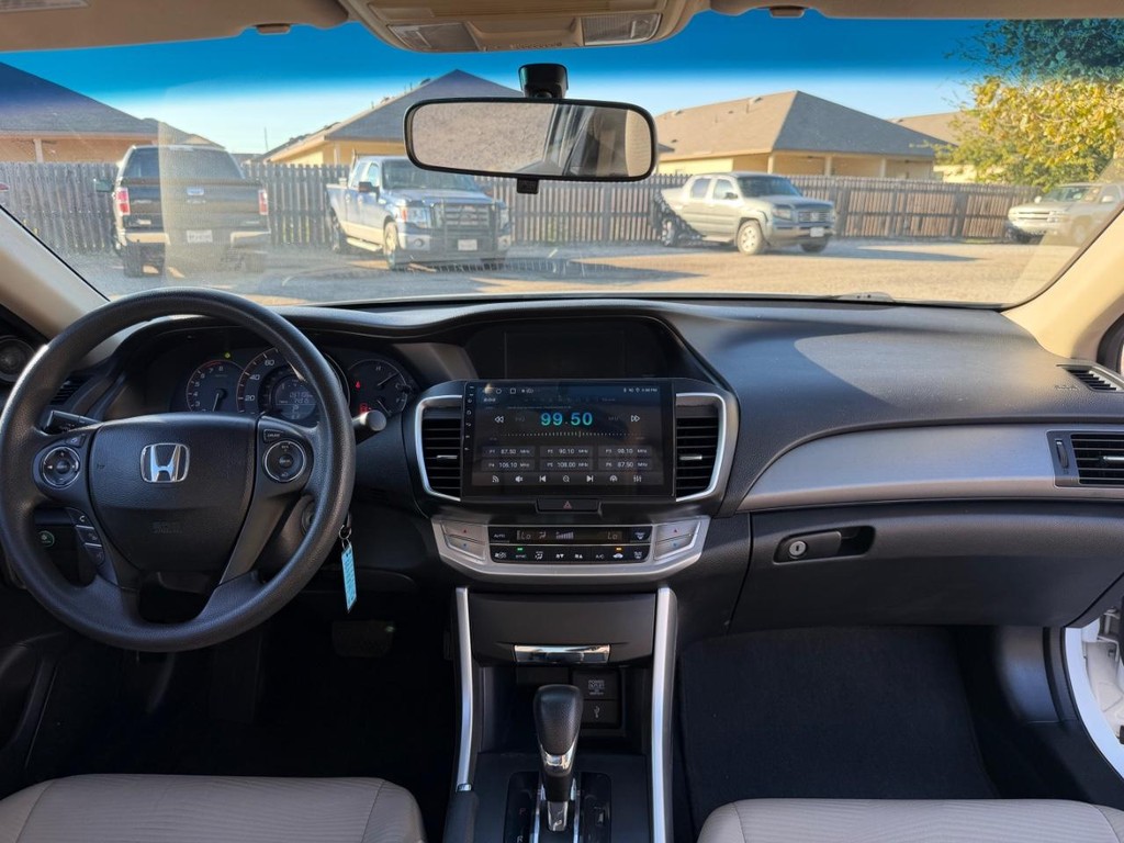 Honda Accord Coupe Vehicle Full-screen Gallery Image 12