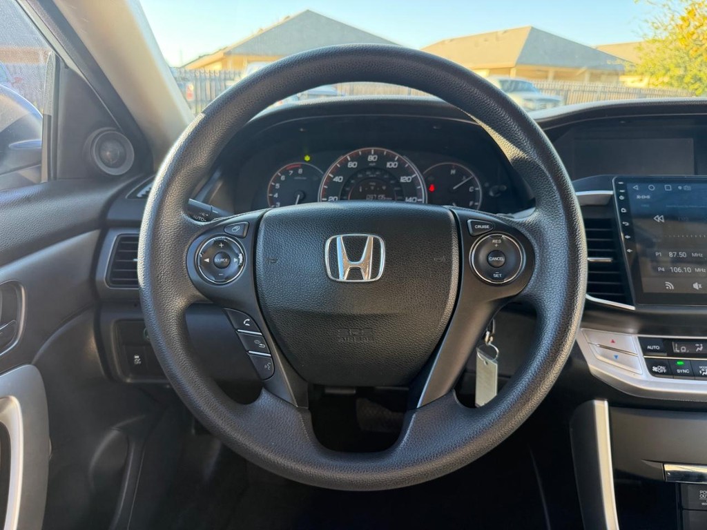 Honda Accord Coupe Vehicle Full-screen Gallery Image 13