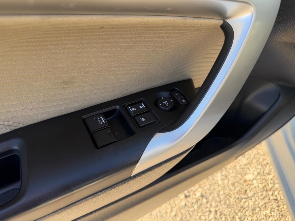 Honda Accord Coupe Vehicle Full-screen Gallery Image 19