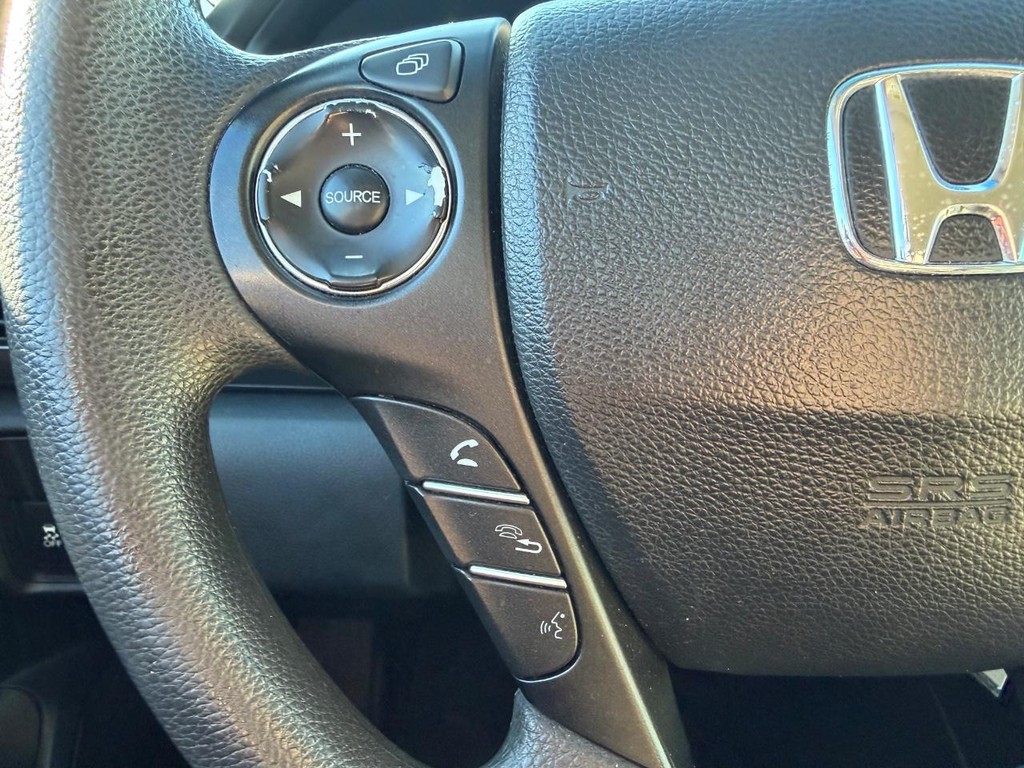 Honda Accord Coupe Vehicle Full-screen Gallery Image 20