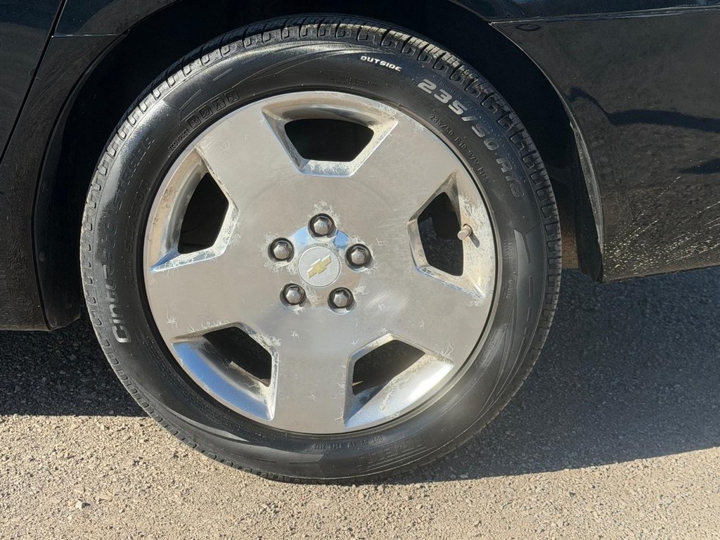 Chevrolet Impala Vehicle Full-screen Gallery Image 07