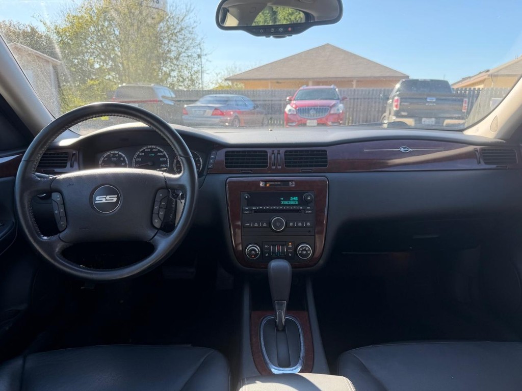 Chevrolet Impala Vehicle Full-screen Gallery Image 12