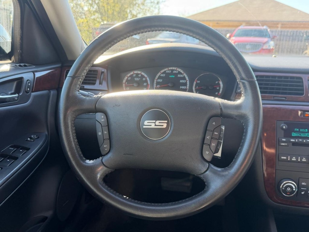 Chevrolet Impala Vehicle Full-screen Gallery Image 13