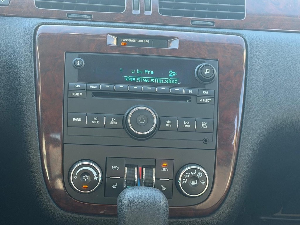 Chevrolet Impala Vehicle Full-screen Gallery Image 14