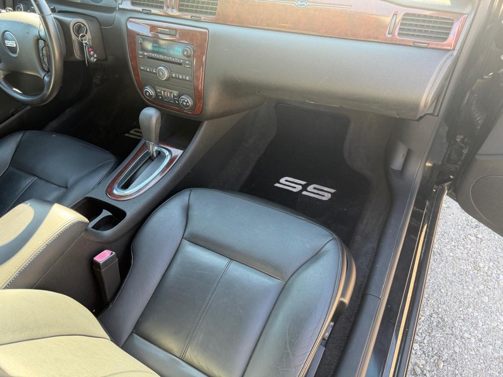 Chevrolet Impala Vehicle Full-screen Gallery Image 15