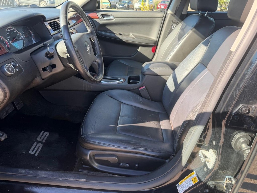 Chevrolet Impala Vehicle Full-screen Gallery Image 17