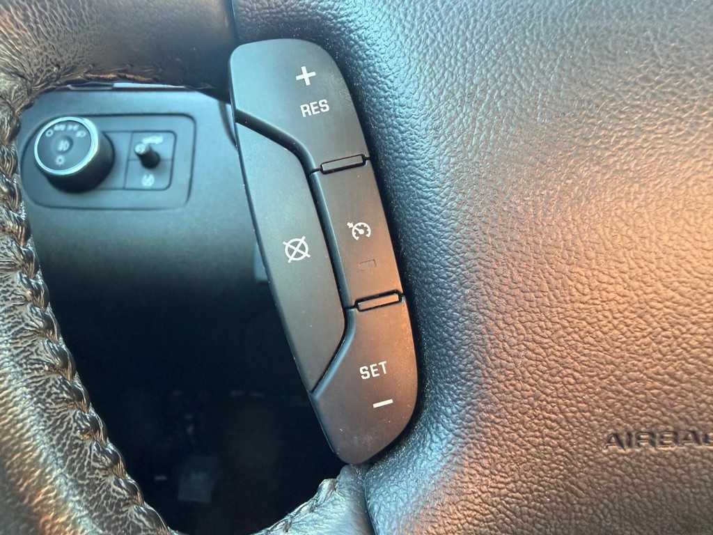 Chevrolet Impala Vehicle Full-screen Gallery Image 21