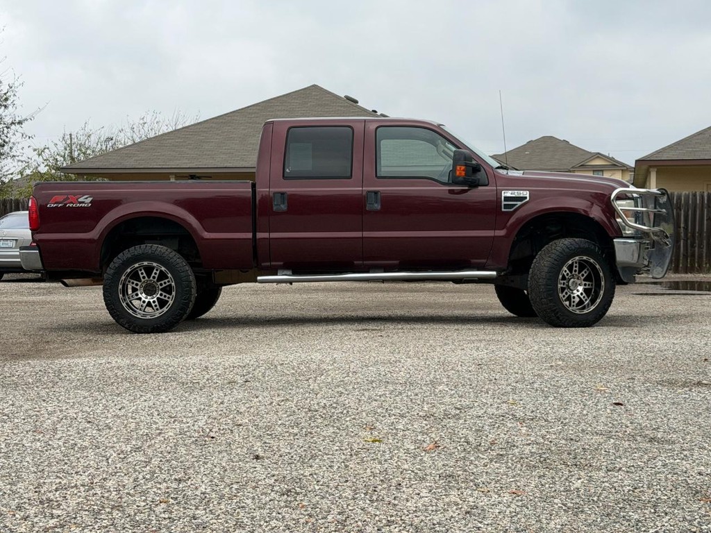 Ford Super Duty F-250 SRW Vehicle Full-screen Gallery Image 2
