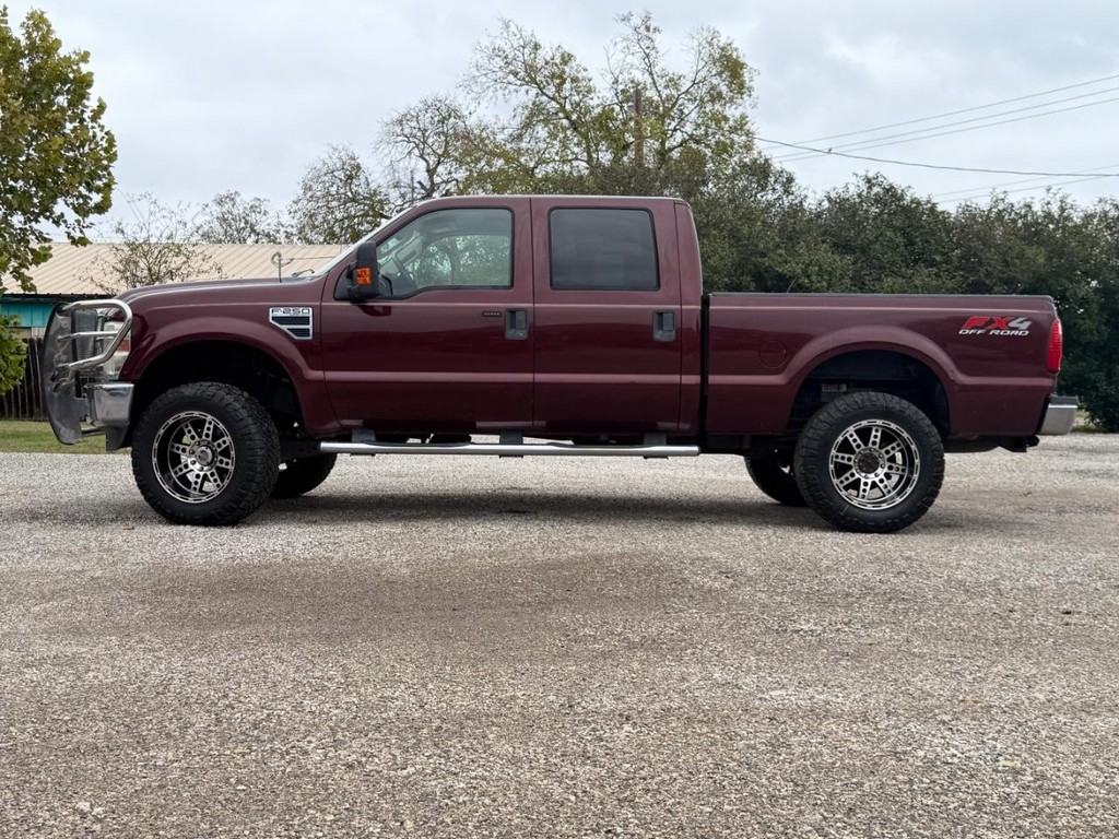 Ford Super Duty F-250 SRW Vehicle Full-screen Gallery Image 7