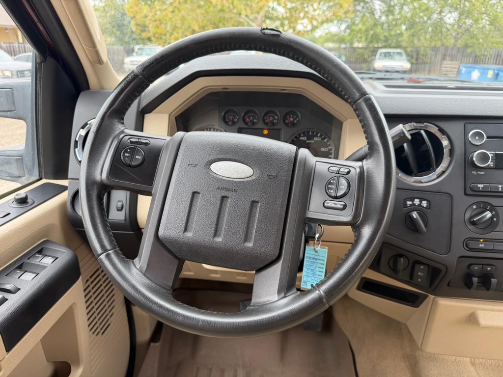 Ford Super Duty F-250 SRW Vehicle Full-screen Gallery Image 12