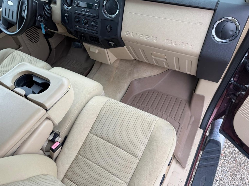 Ford Super Duty F-250 SRW Vehicle Full-screen Gallery Image 14