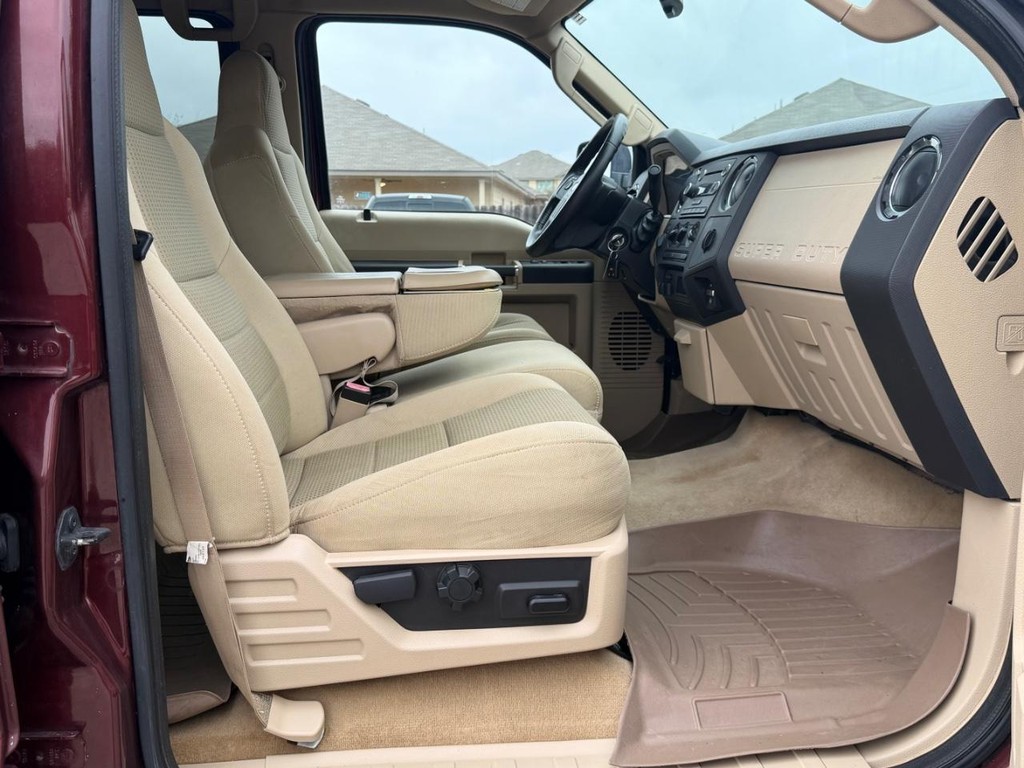 Ford Super Duty F-250 SRW Vehicle Full-screen Gallery Image 15