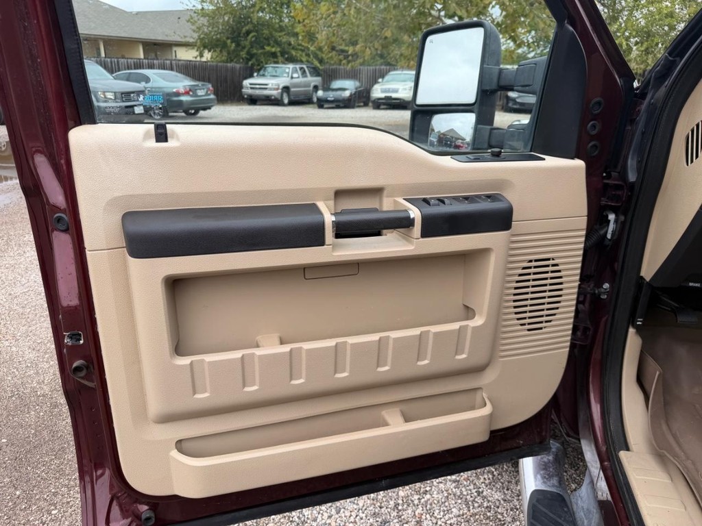 Ford Super Duty F-250 SRW Vehicle Full-screen Gallery Image 18