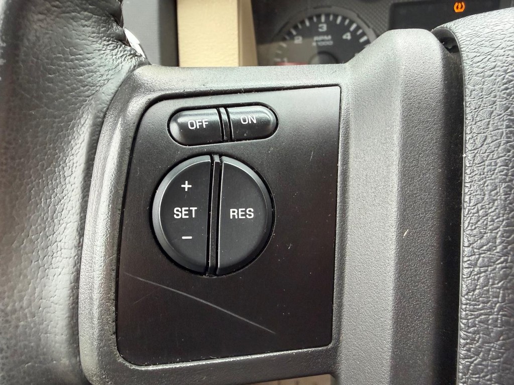 Ford Super Duty F-250 SRW Vehicle Full-screen Gallery Image 20