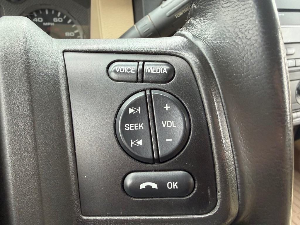 Ford Super Duty F-250 SRW Vehicle Full-screen Gallery Image 21