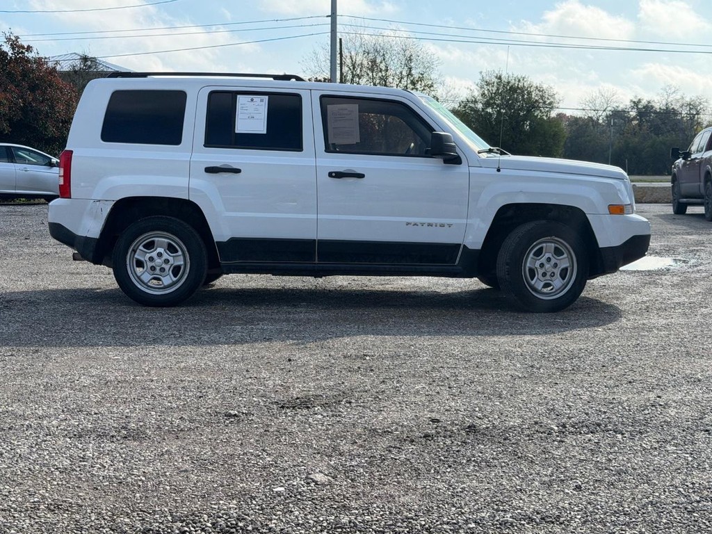 Jeep Patriot Vehicle Full-screen Gallery Image 2