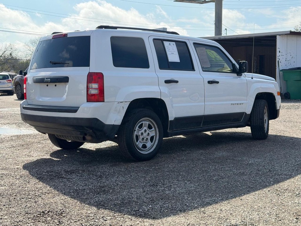 Jeep Patriot Vehicle Full-screen Gallery Image 3