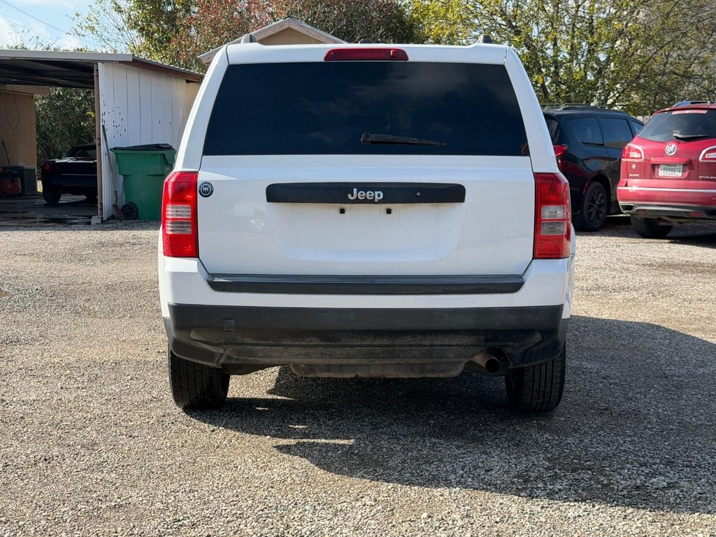 Jeep Patriot Vehicle Full-screen Gallery Image 4