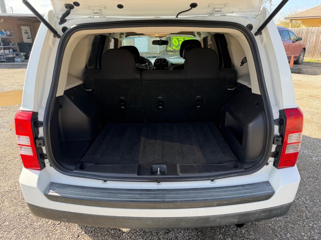 Jeep Patriot Vehicle Full-screen Gallery Image 5