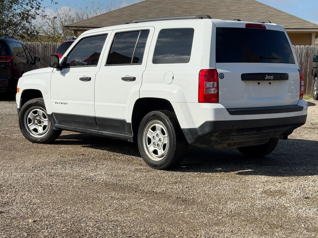 Jeep Patriot Vehicle Full-screen Gallery Image 6