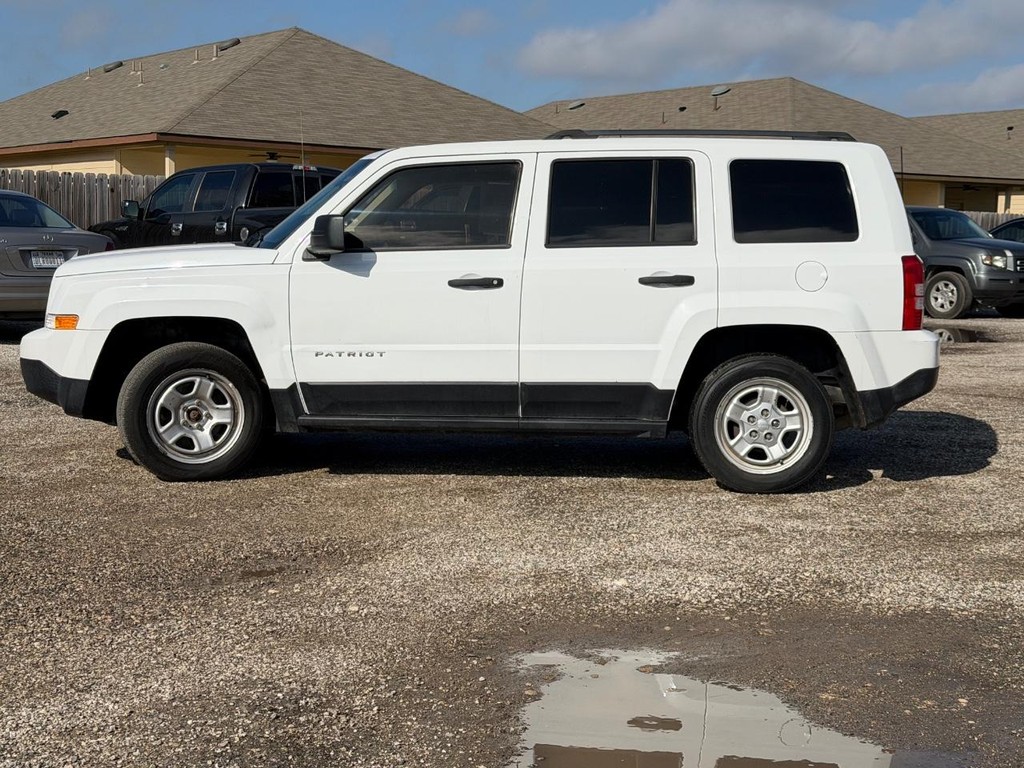 Jeep Patriot Vehicle Full-screen Gallery Image 8