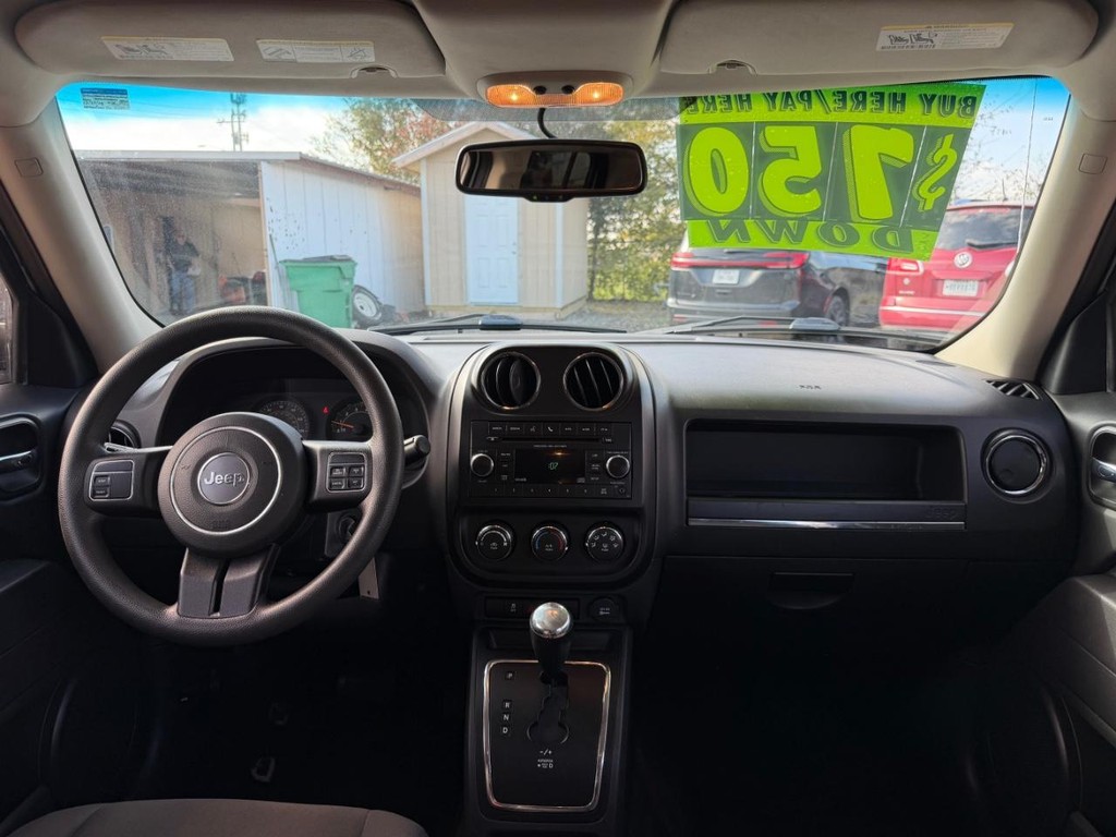 Jeep Patriot Vehicle Full-screen Gallery Image 12